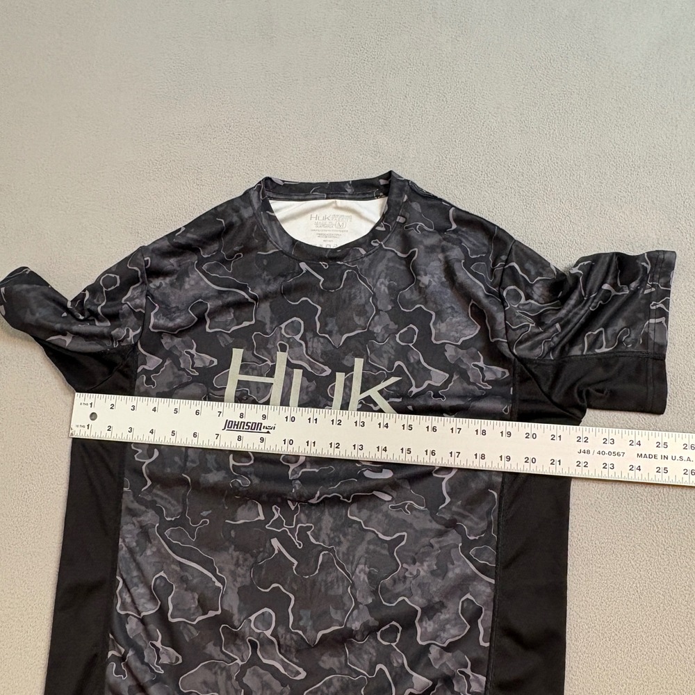 Huk Mens Performance Fishing Shirt Camo Short Sleeve Grey Black Size Medium - Picture 4 of 6